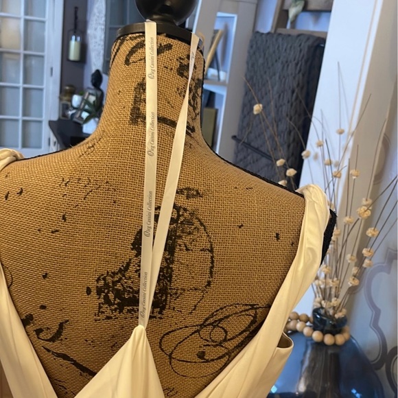 Oleg Cassini designer wedding gown 12 - Picture 5 of 12